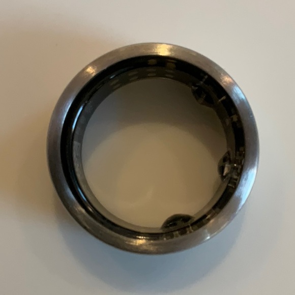 Oura Gen 3 Horizon Brushed Titanium Size 8 with charger - Picture 16 of 16